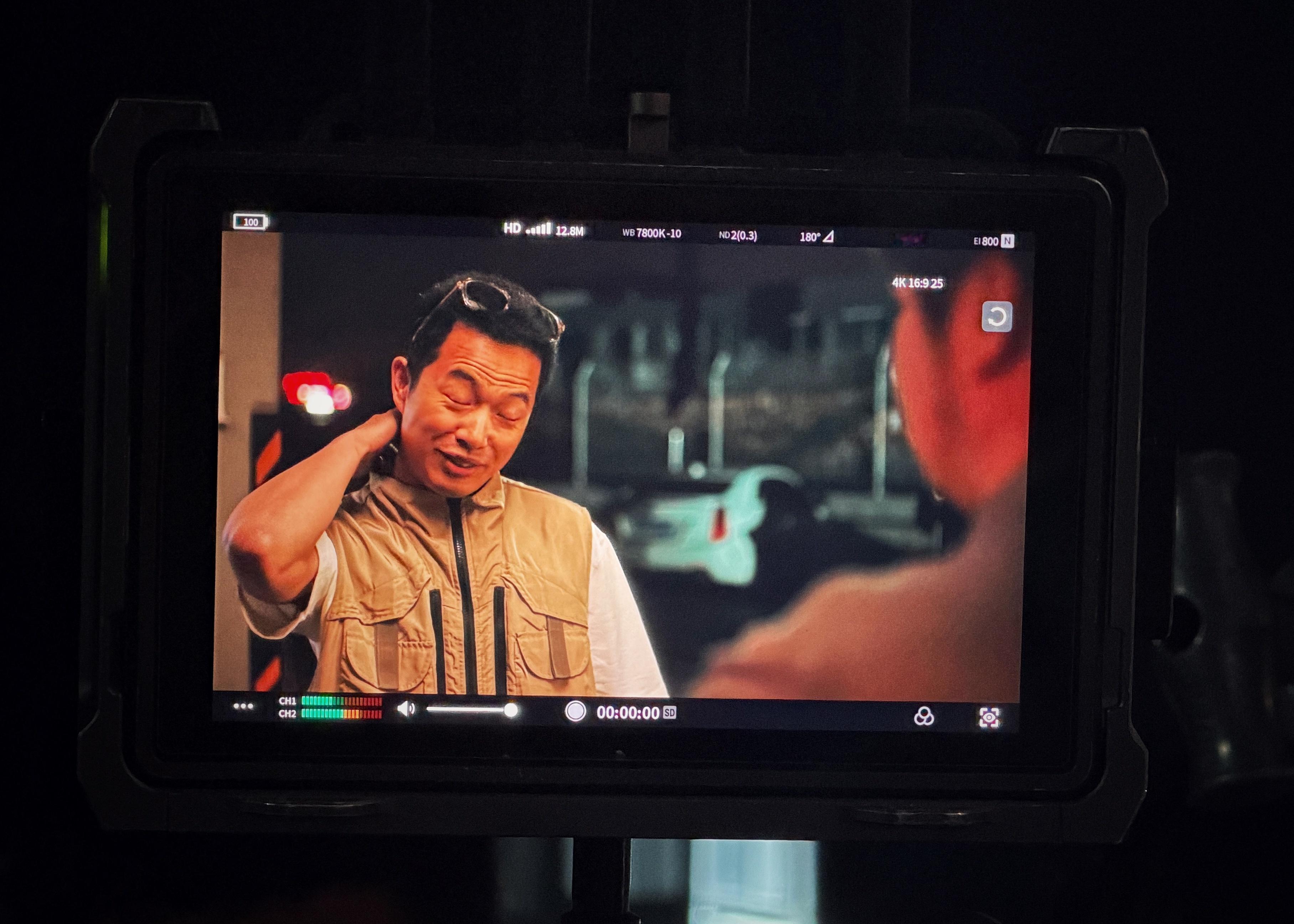 好消息：今日杀青坏消息：还有俩脚本要写糟糕的消息：明天不能睡懒觉欣哲频道