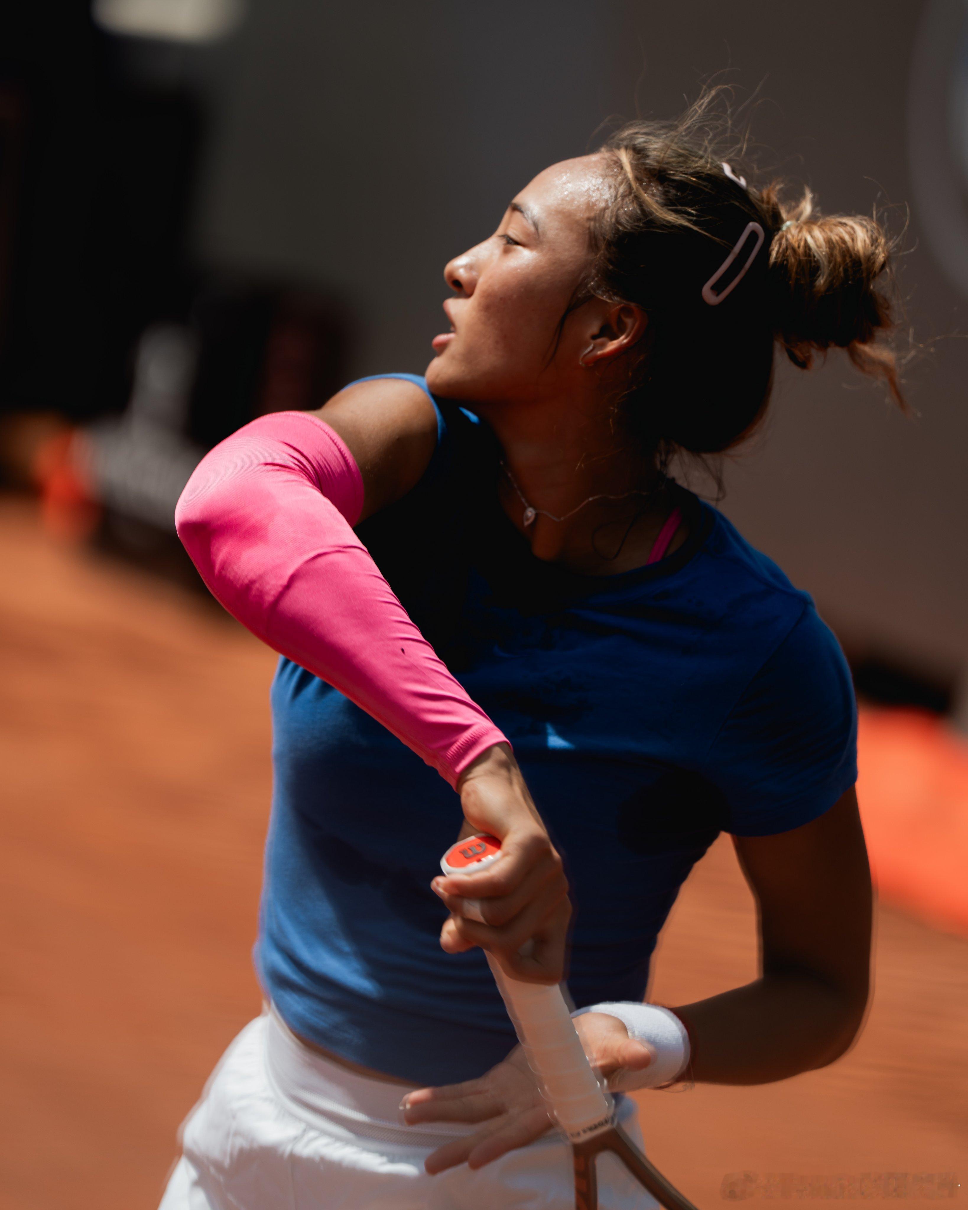 郑钦文备战罗马赛🟠WTA1000罗马官方晒出🇨🇳郑钦文在罗马红土场备战训练