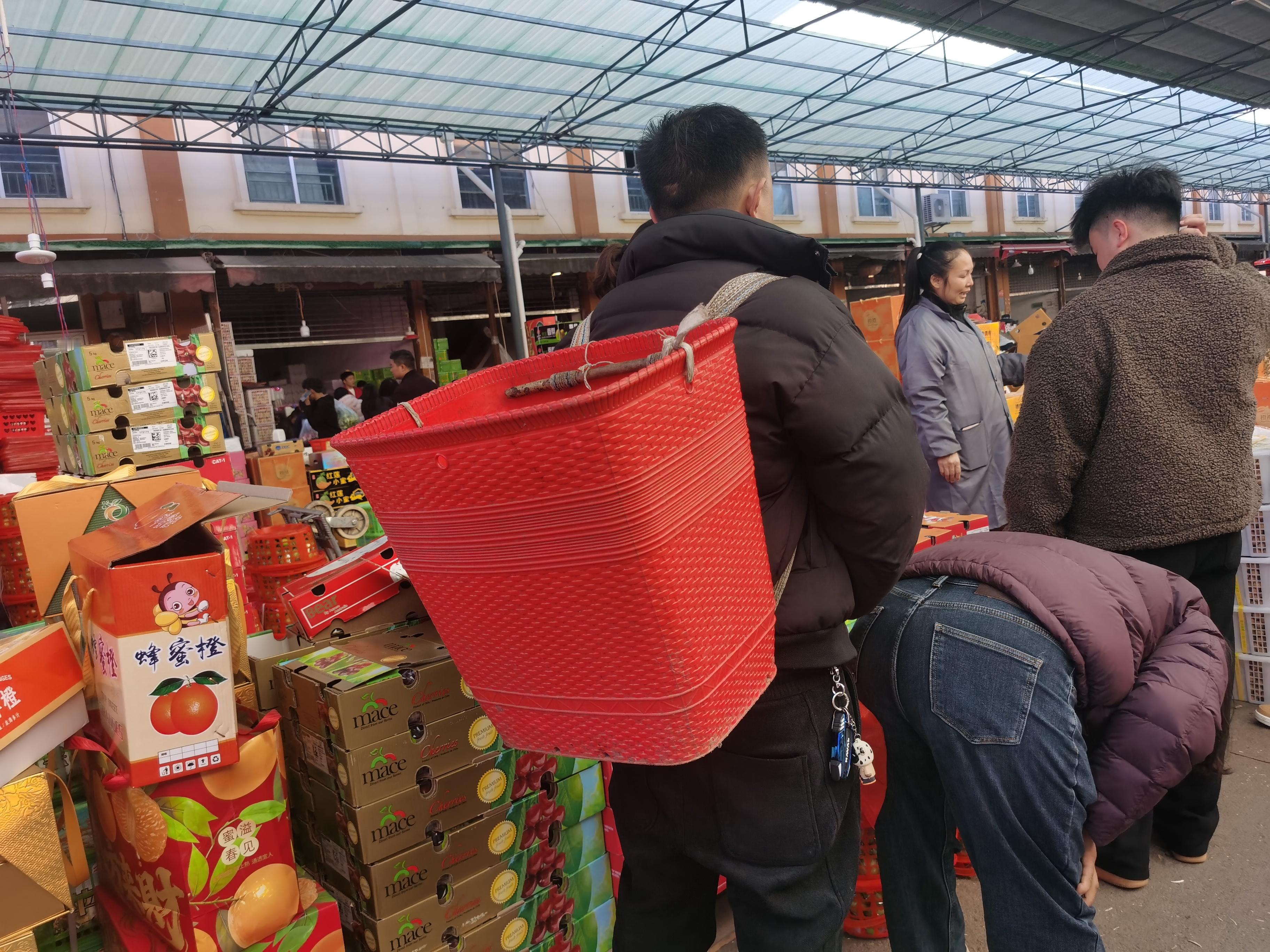 说没有年味的去看看批发市场吧那年味，太足了，过分足仿佛不要钱 