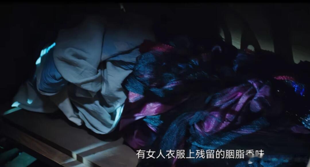 后知后觉这个凌乱的衣服真的很涩啊啊啊……有没有人懂 