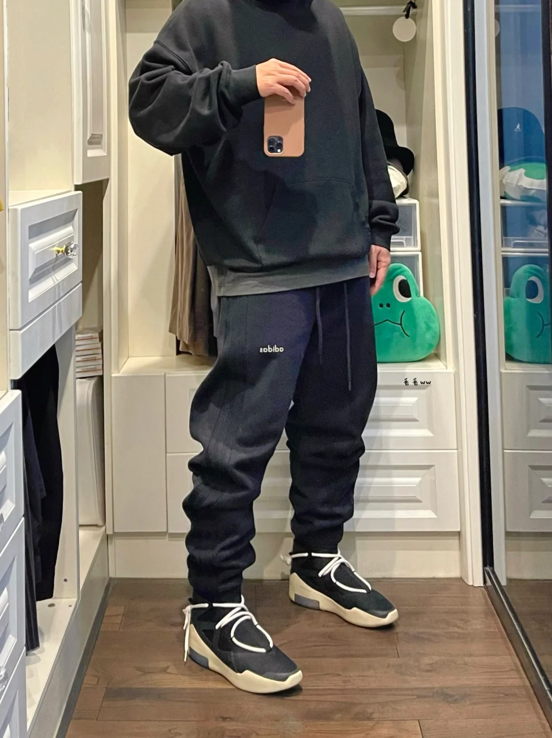 黑色系叠穿｜束脚裤穿搭