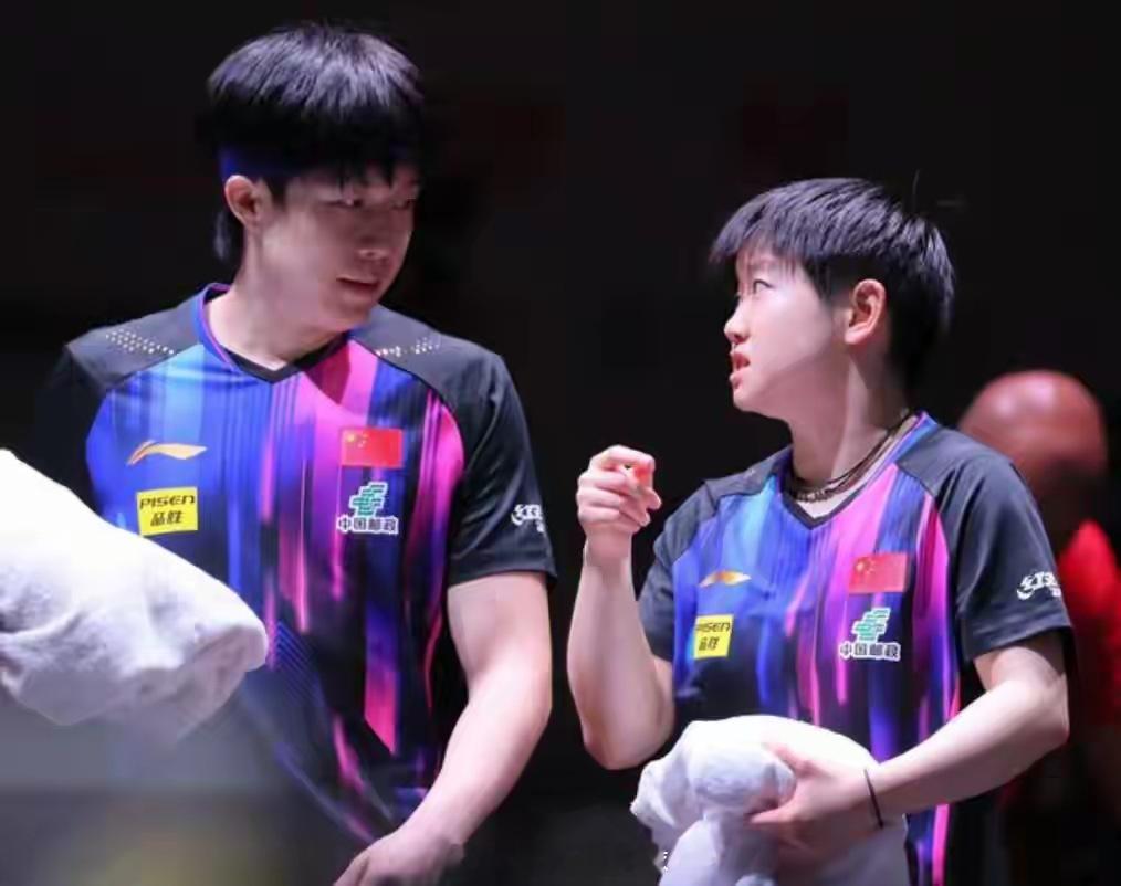 WTT香港总决赛混双小组赛，国乒“莎头组合”王楚钦/孙颖莎凭外卡参赛，以11-7