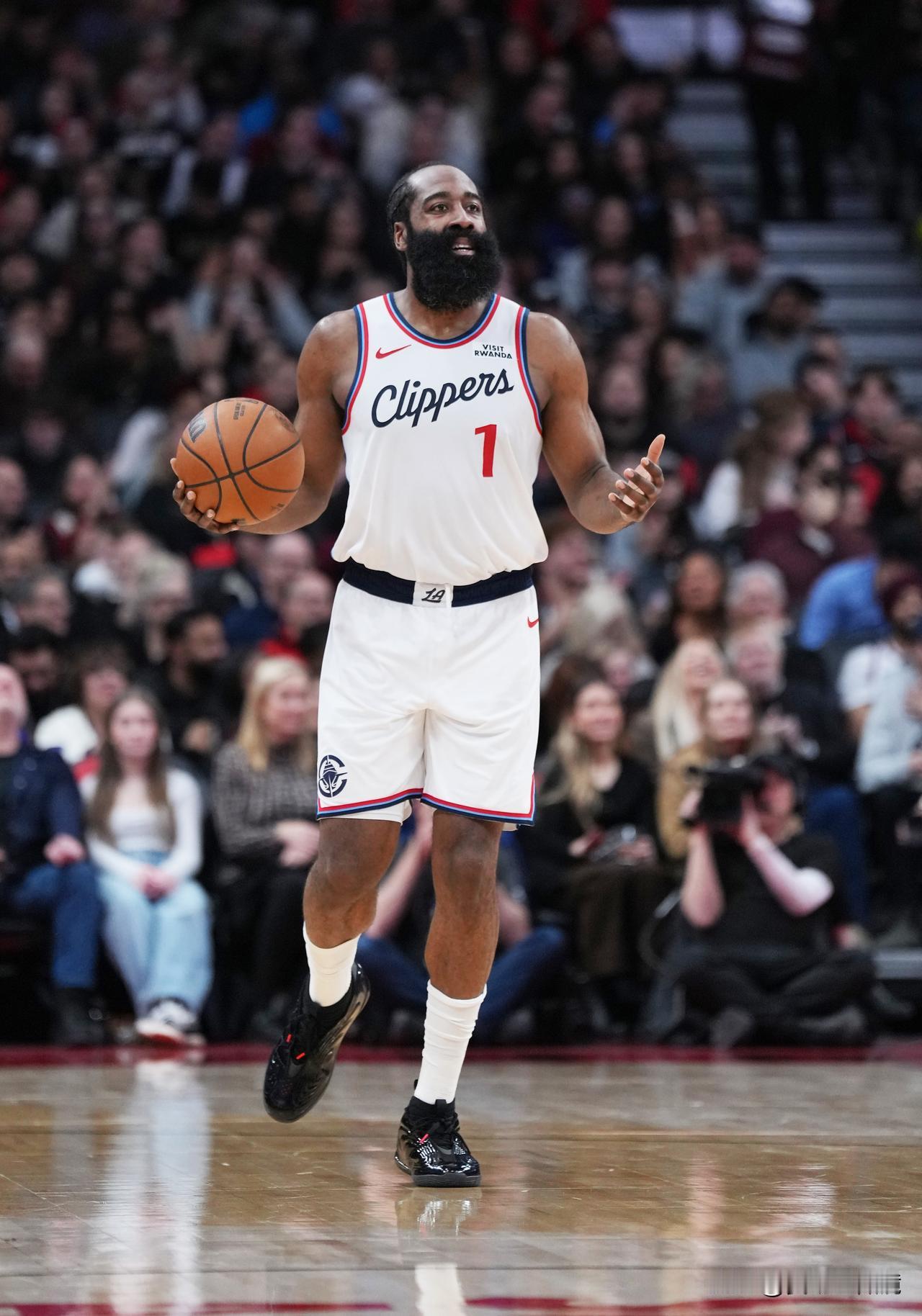 哈登离队梦碎？心仪下家森林狼追字母，老鹰已放弃激进交易。
据多名记者联合报道，哈