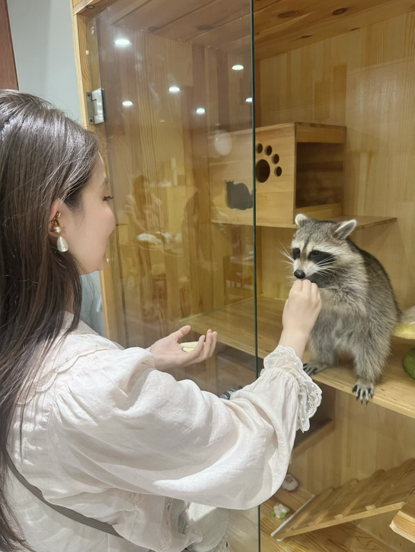 浣熊🦝：我就爱洗手 洗完把水喝了  ​​​