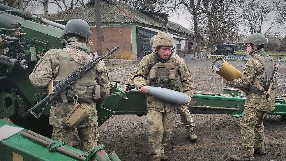 俄乌双方在红军城方向说法完全不同，但是乌军在红军城的形势艰难，是不争的事实。
俄