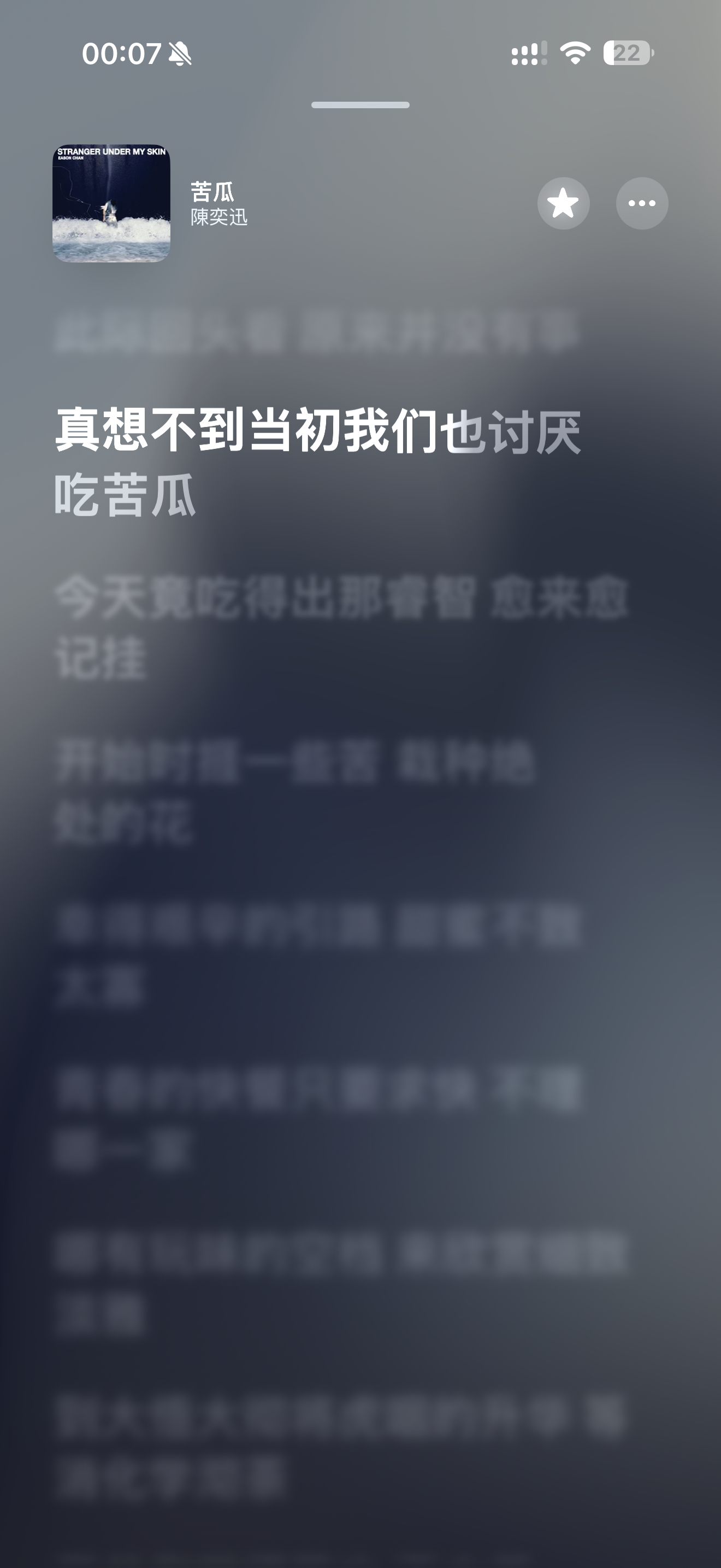 真想不到当初我们站在台下听焦安溥唱歌哭得上气不接下气还以为人生就见这一次了结果不