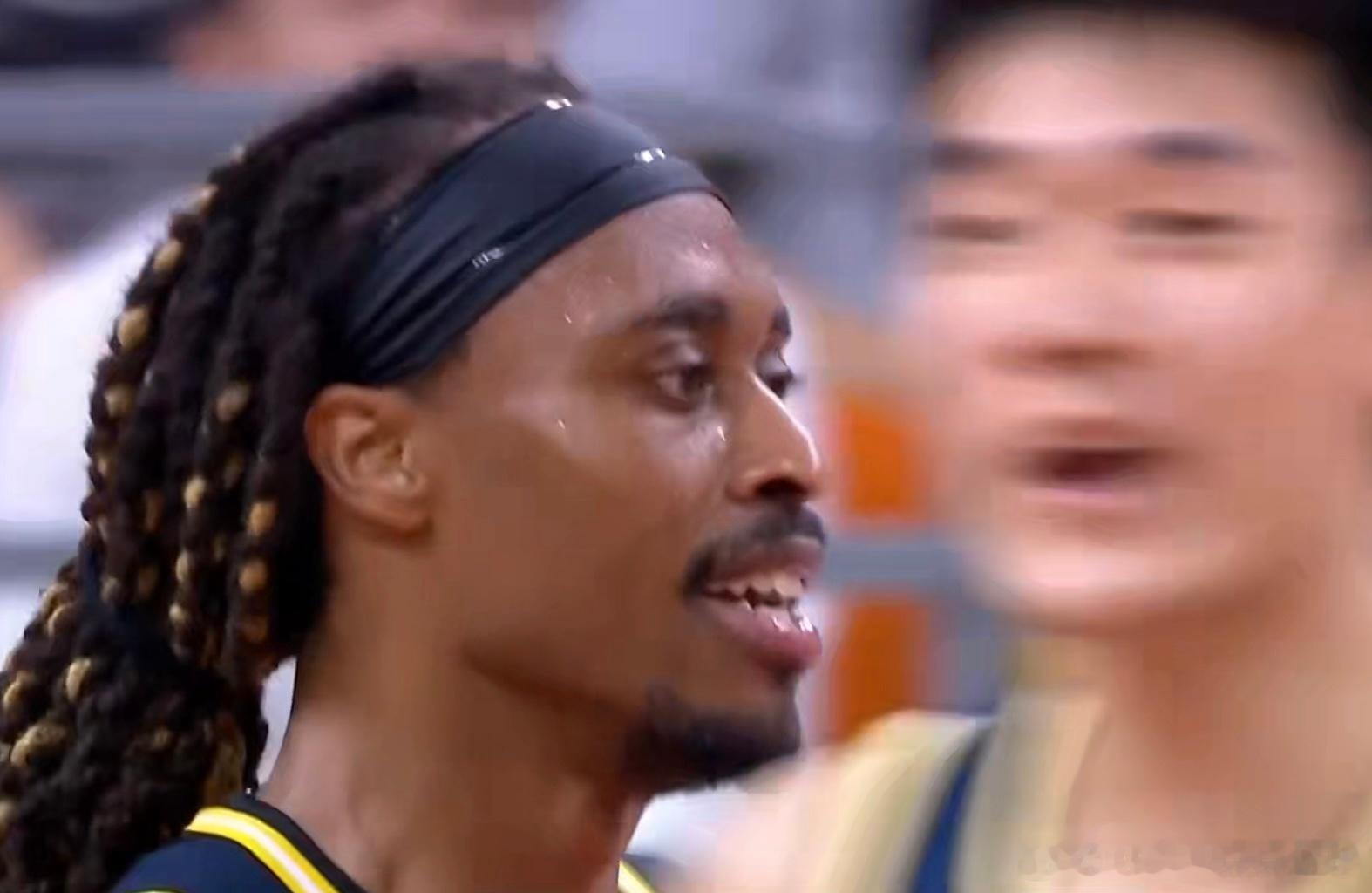 没想到麦考尔今晚组织方面也可以做得蛮好，有助攻也有强攻篮下，这应该得益于吉林没有