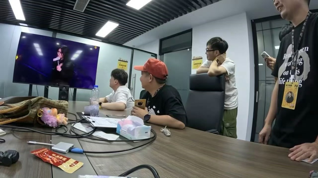 陈晓靖回宫段子舞到正主面前了笑到停不下来！陈晓靖出圈吐槽段子迎来售后，工作人员贴