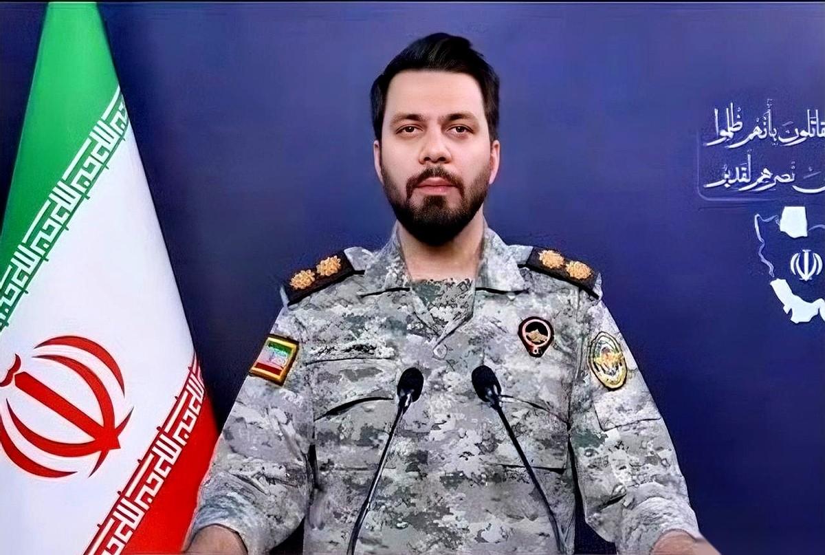 这哥们儿最牛的一点是，能面不改色地把自己的“撤退”说成是“凯旋”。
前脚刚宣布“