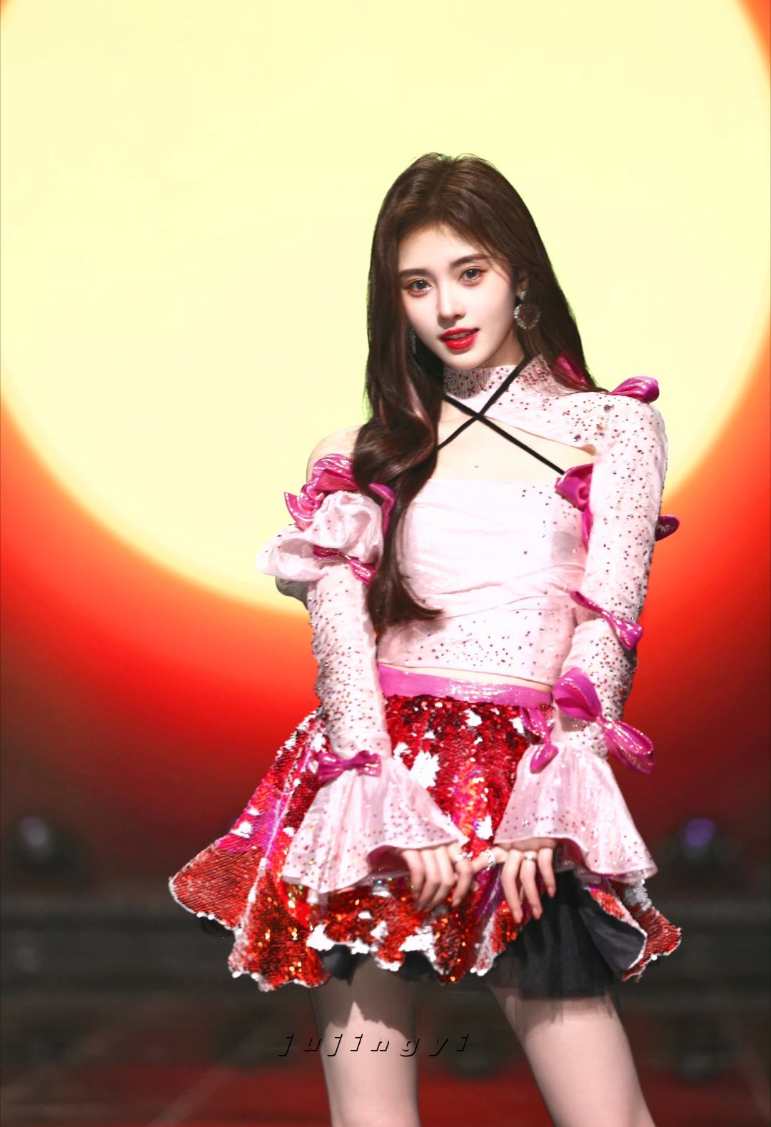 鞠婧祎 jjy 鞠婧祎苏绿夏 jjy 鞠婧祎万花世界玫瑰可以是浪漫的定义词 但自