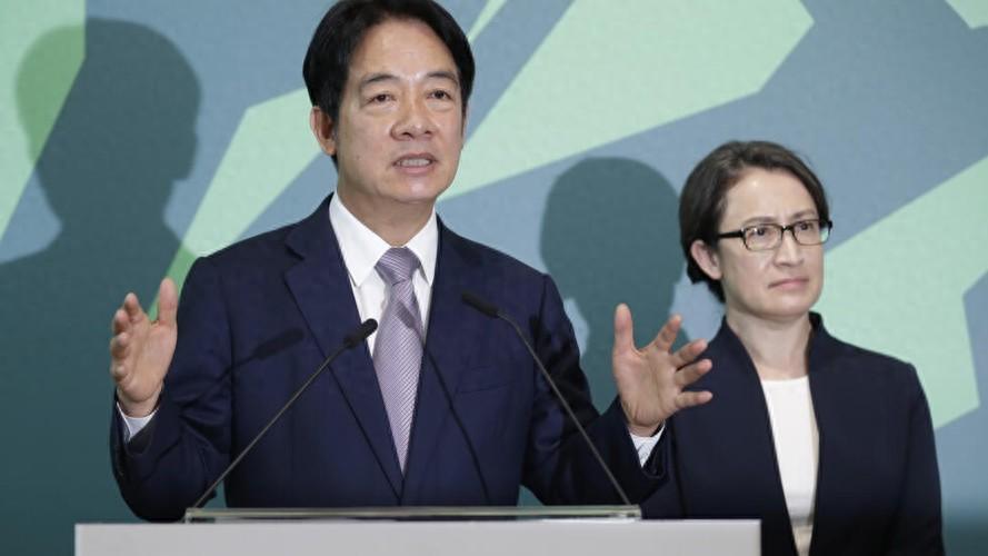 台馆长送赖清德一记重拳！全岛接到大陆最新消息，统一红利公布

-

直播间的观看