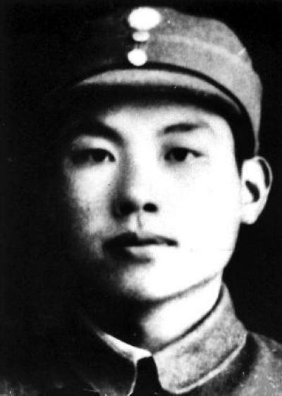 1983年，中统战部副部长熊向晖刚办完退休手续，就接到了叶帅的电话：“怎么回事，