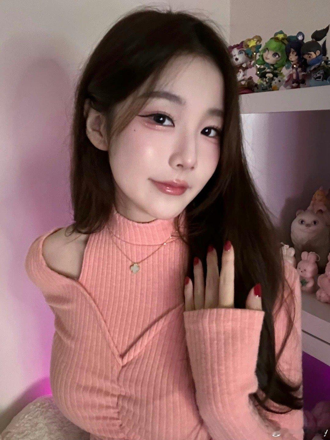 好久不见！Kitty还是一如既往的顶啊[舔屏][舔屏]好大的眼睛～前LPL英文流