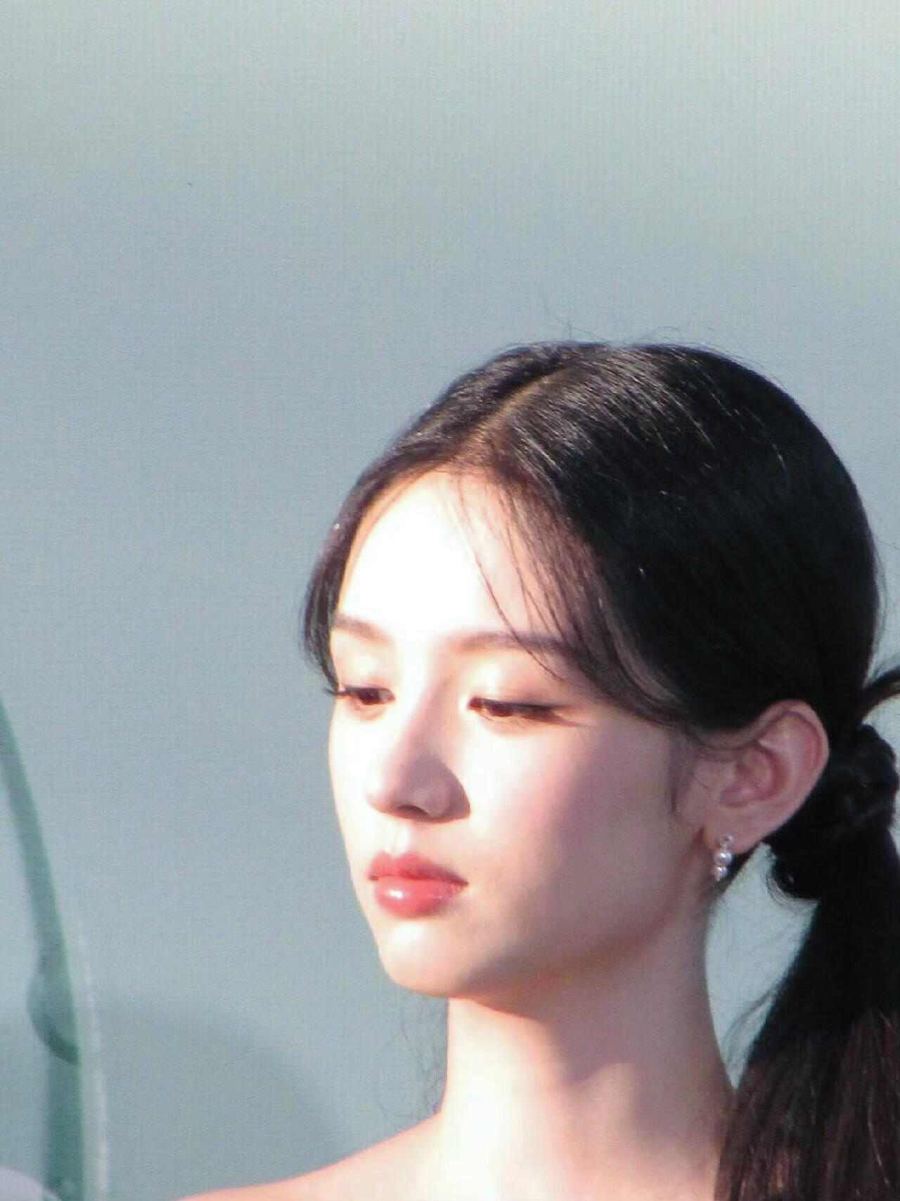 周也这头也太小了叭 