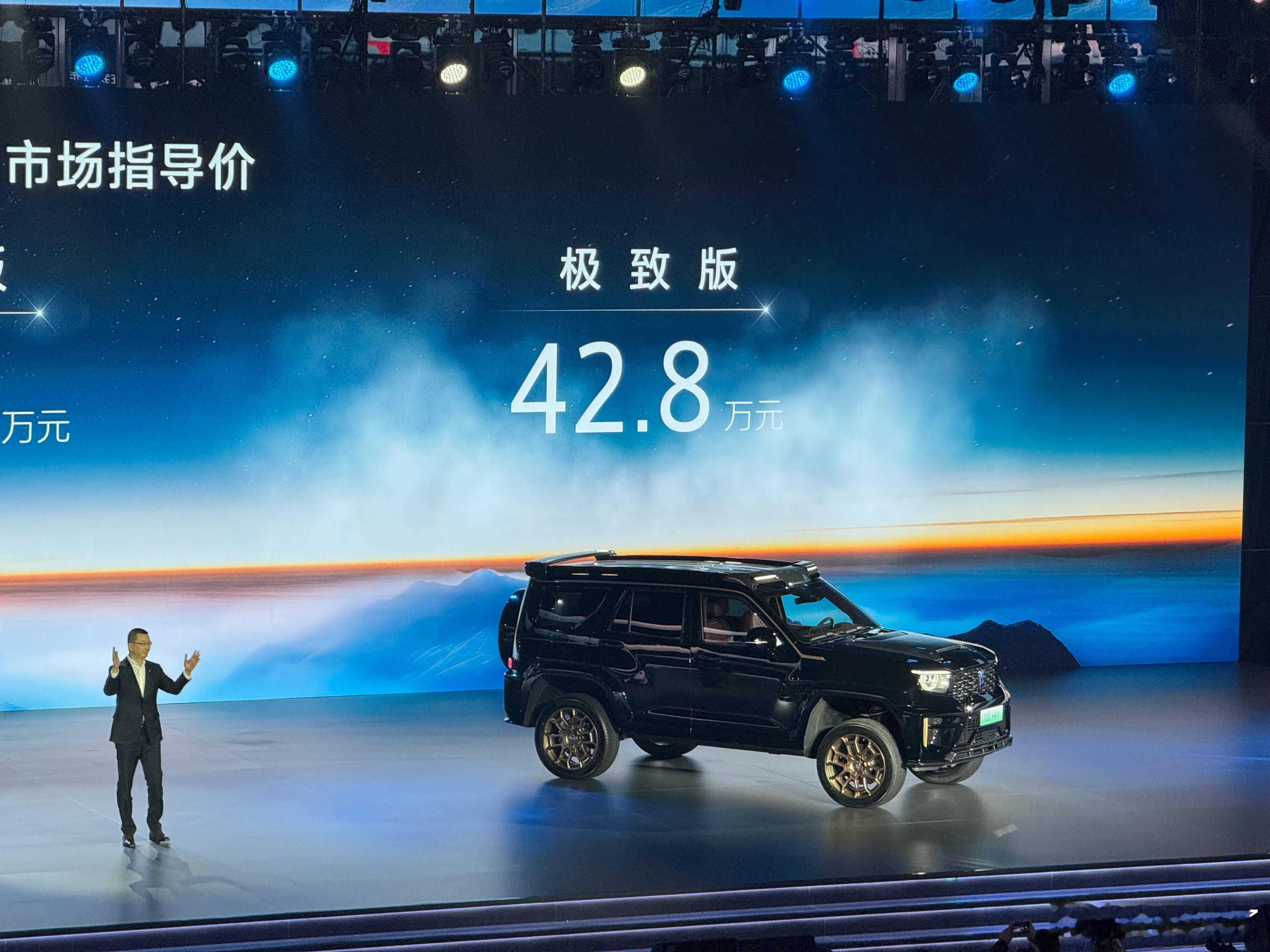 坦克700 hi4-t上市，3.0T+p2电机，综合马力500多，5米+的车身长
