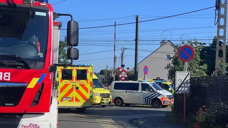 突发【比利时发生火车与校车相撞事故 已致多人死亡】国铁微闻  当地时间5月26日