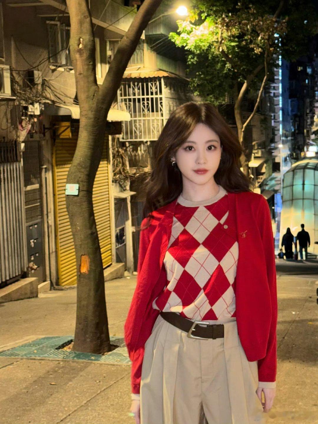 祝绪丹变着花样饭撒 看祝绪丹和搭档掌心写字的瞬间，指尖摩挲的温柔感直接戳中！眼神