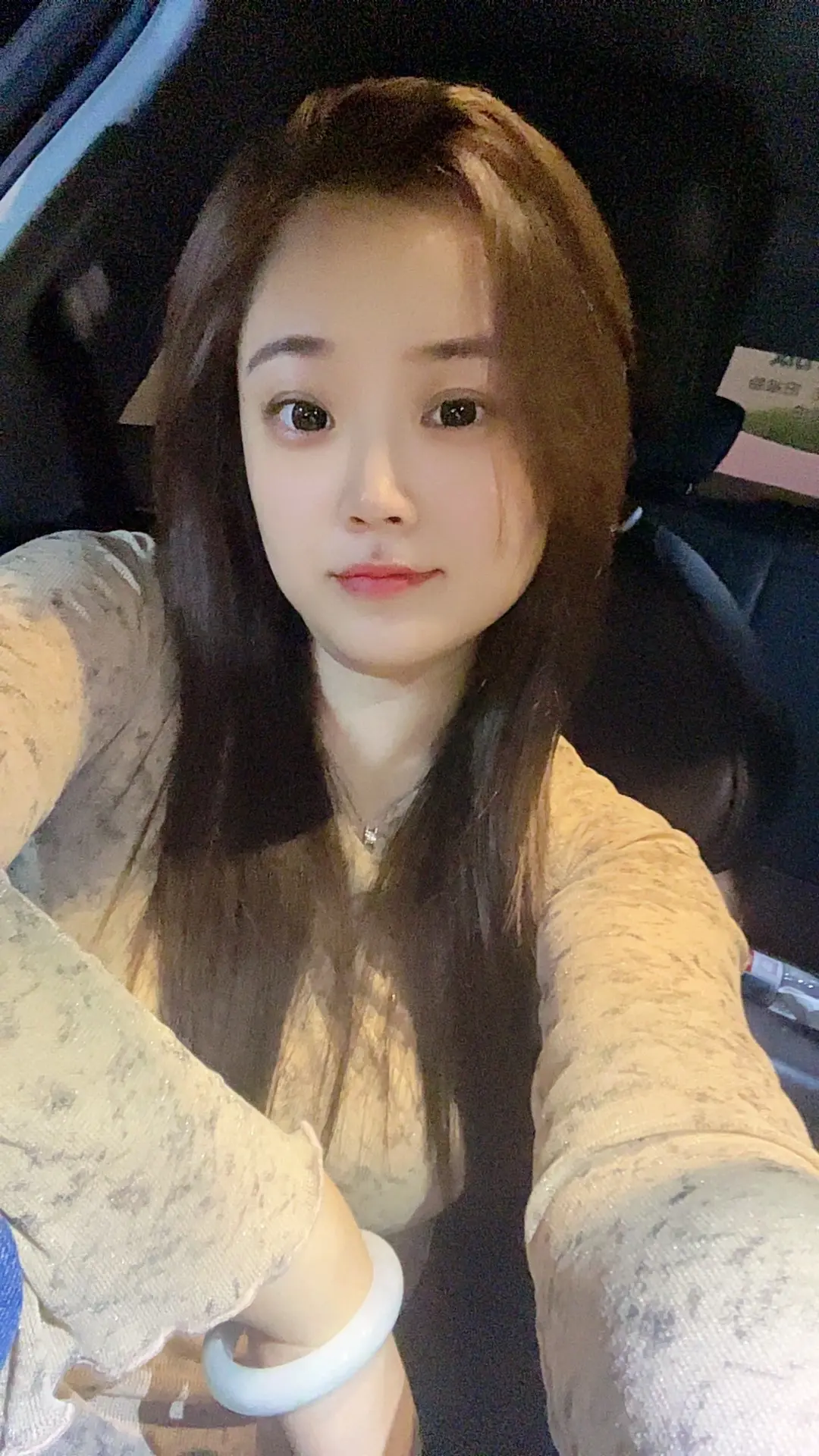 于是我不再需要答案，不再执着一些事情，不要了，都不要了，我只想快乐多一点