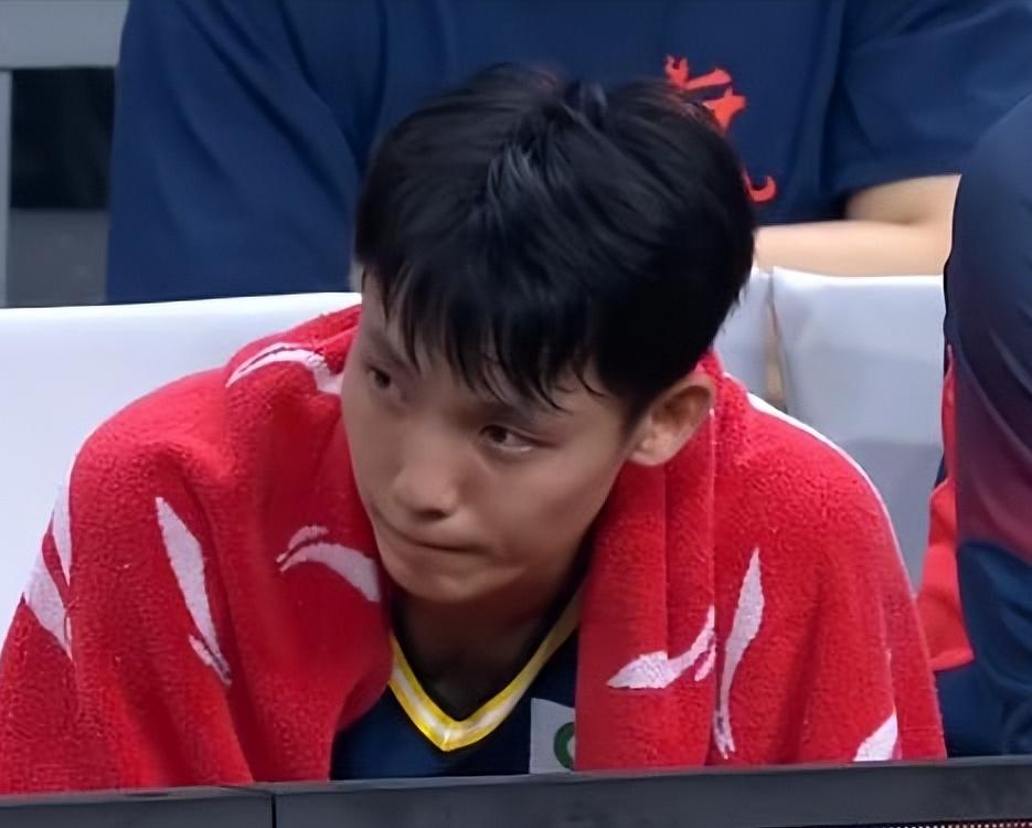 杜锋和外教在使用徐杰上的确有很大不同，上一场杜锋因为生病而由外籍助理教练代替杜锋