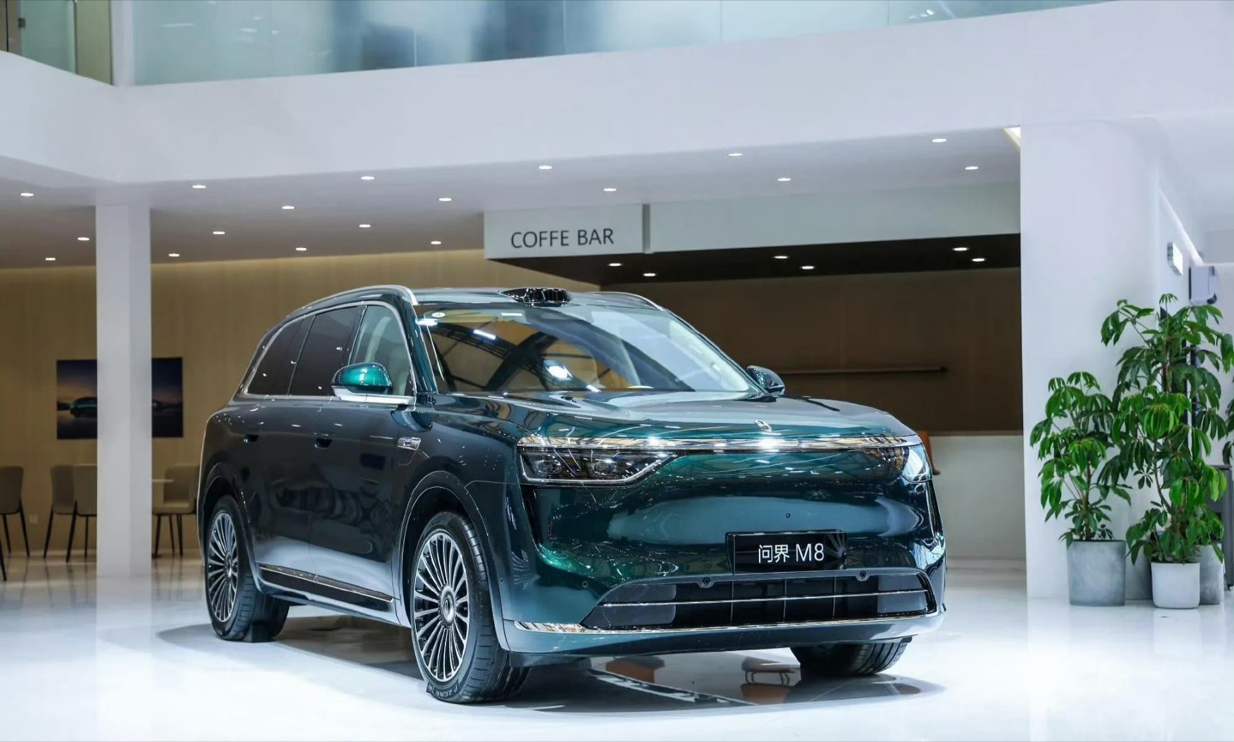 余承东称问界M8交付突破16万辆，上海AWE展会上，问界M8这款家庭智慧旗舰SU