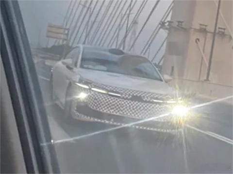 懂车之道讯 近日，懂车之道获悉，社交网络平台上曝光一组广汽昊铂旗下全新轿车的路试