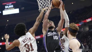 [NBA]骑士136-110大胜国王  小萨三双福克斯19分 骑士大胜国王喜迎6