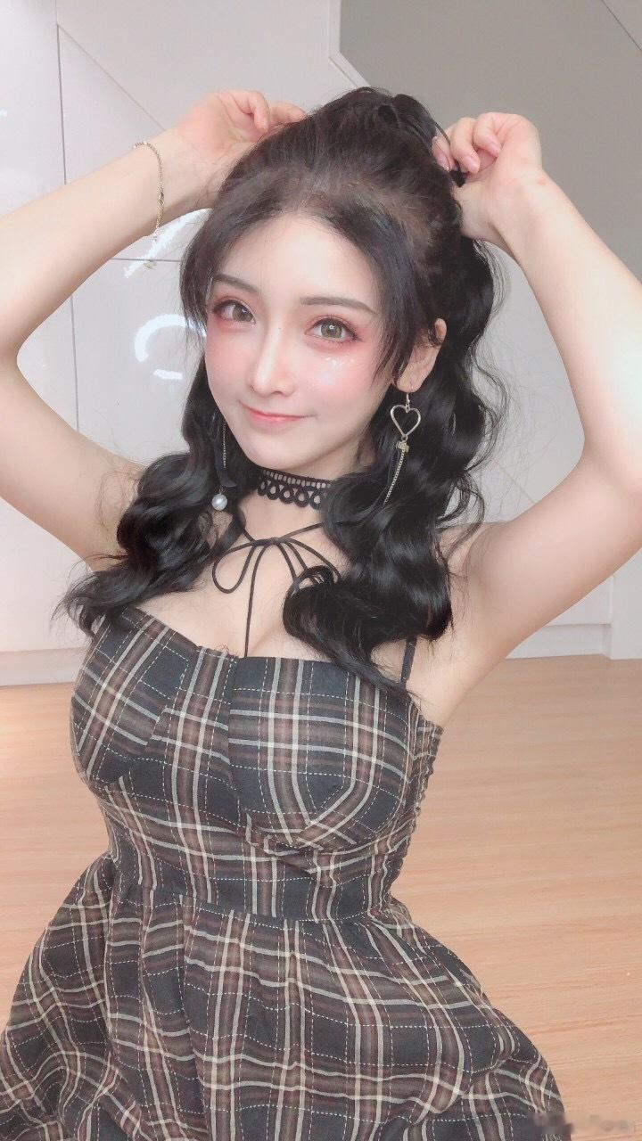 微笑面对生活#微笑之美随手拍##哎呀好身材##美女如云[超话]##性感女头[超话