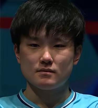 张本智和现在的处境
真的尴尬到让人心酸
谁能想到，一场0-3的世乒赛惨败，最后所
