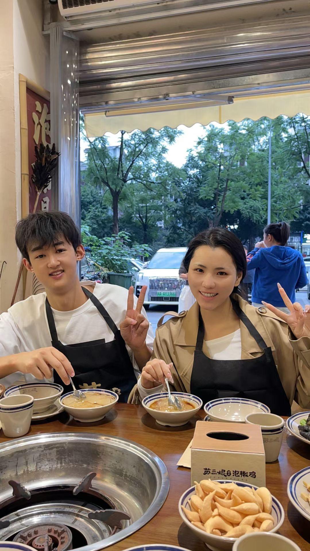 你问我，为什么顽固爱着你~