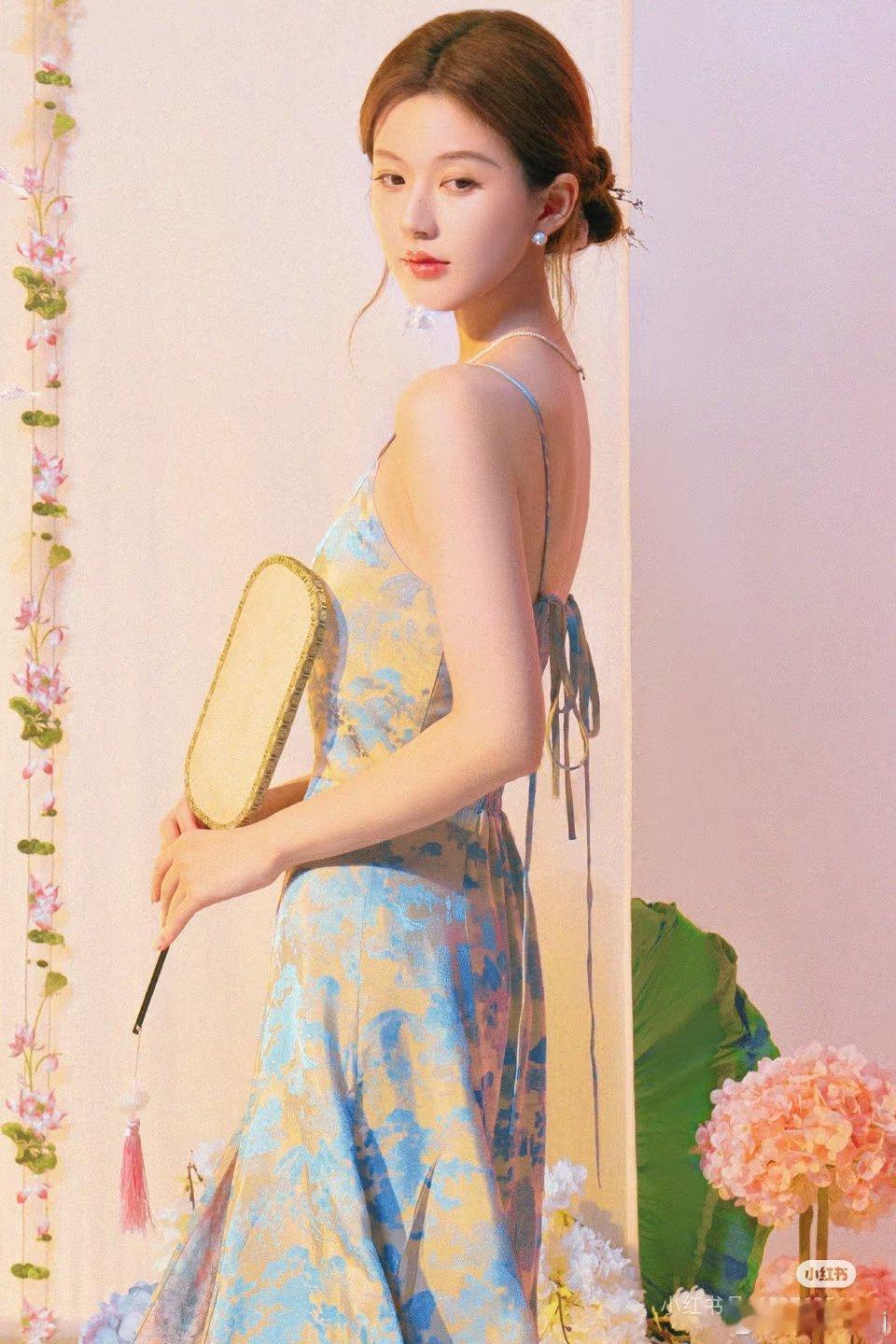 于正刚和赵露思聊了一小时 近日，于正和赵露思的一次聊天引发关注。此前赵露思病休后