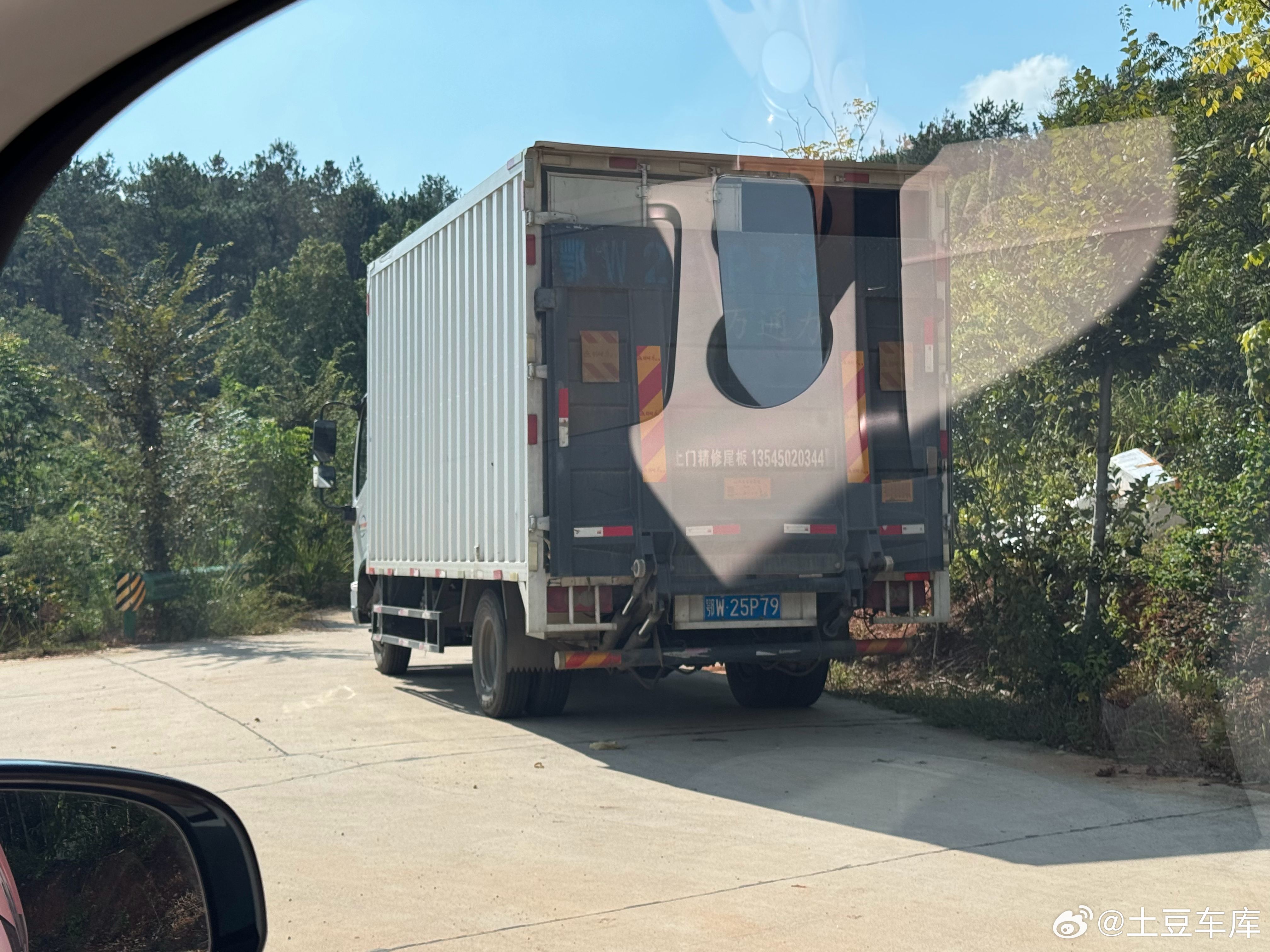 这大哥开货车来钓鱼我说这成本有点高了[费解] ​​​