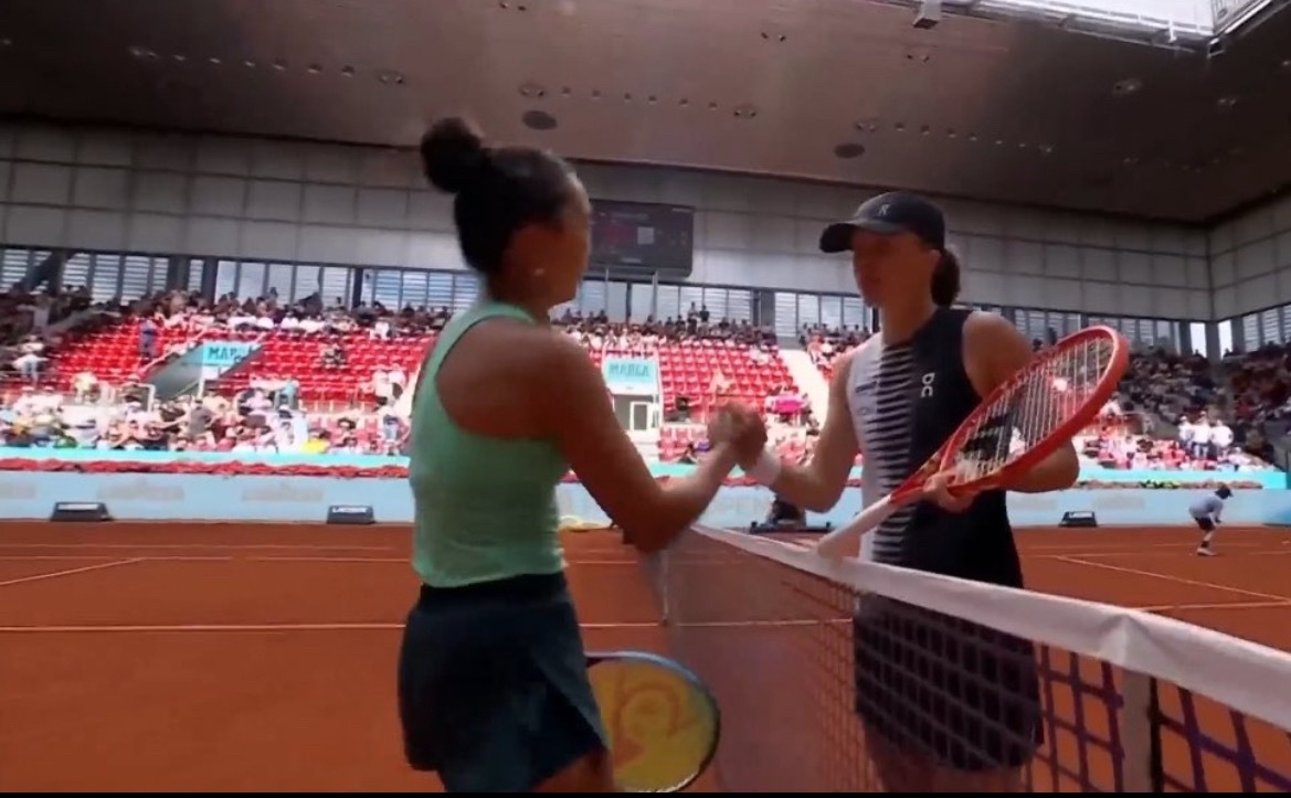 体育大赏   斯瓦泰克马德里赛退赛  马德里1000赛，斯瓦泰克在第三盘以 0-