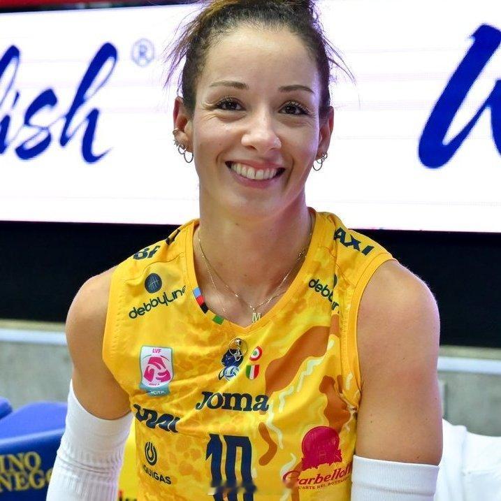 女排世界女排新闻 德吉纳罗:我很高兴地宣布，只要我还能从中获得乐趣，并且我的身体