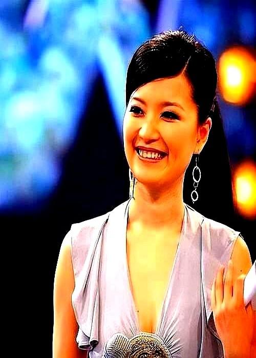 东方卫视招商会上，程雷的名字被高高挂起，点名称赞。

同一场风波，两种结局。他高