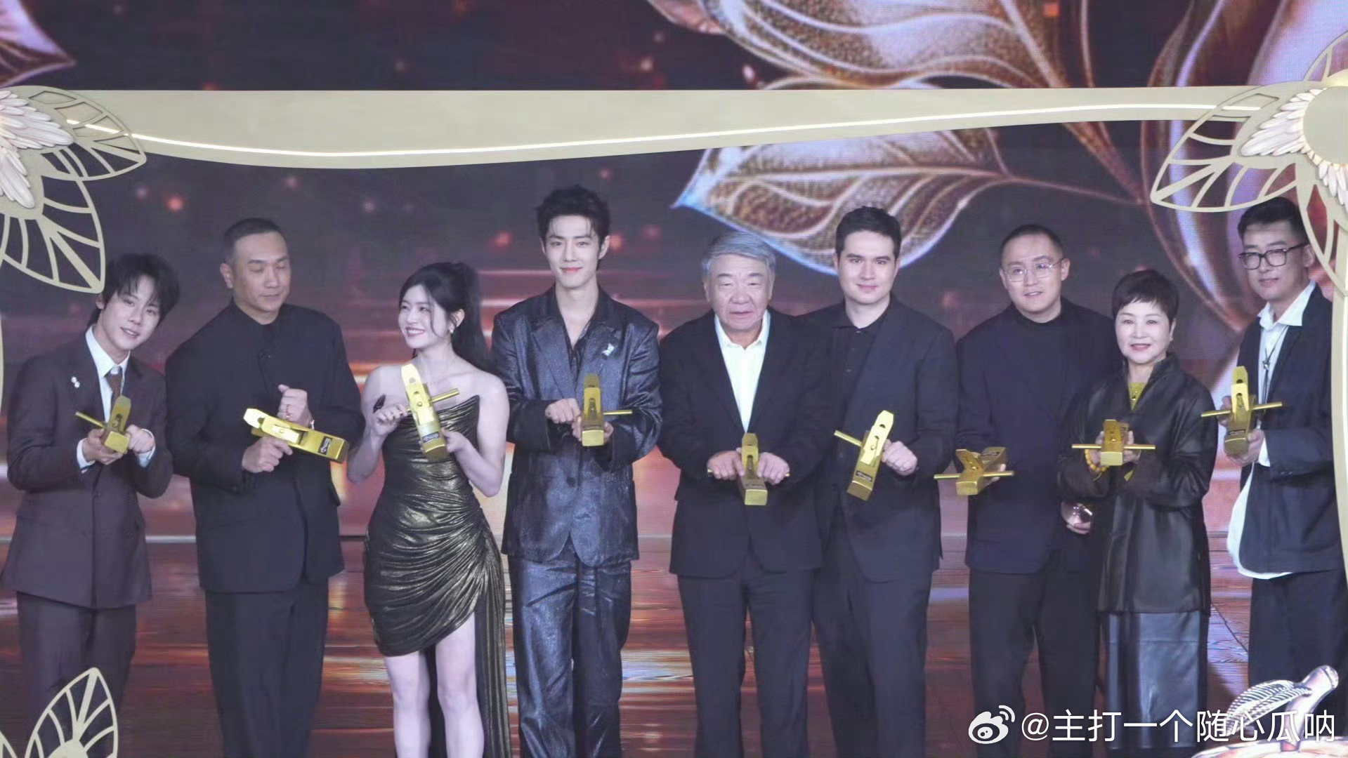 年度卓越品质之星：肖战年度品质榜样剧作：《藏海传》年度品质制片人：《藏海传》制片