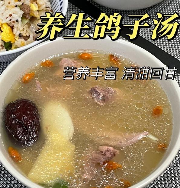 花了35块买了一只鸽子，照着广东人的法子炖了一锅汤。结果，我老公喝完最后一口，咂