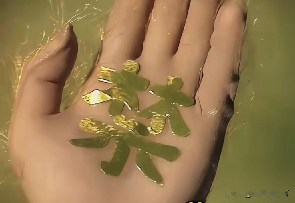 记忆有点混乱了
当年弥勒佛在孙悟空手心里
写到底是“禁”字还是“卍”字？