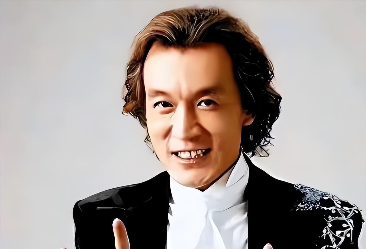 哈文前两天又发照片了。纽约，娘俩，笑得挺开心。
评论区还是老样子，两拨人掐架。一