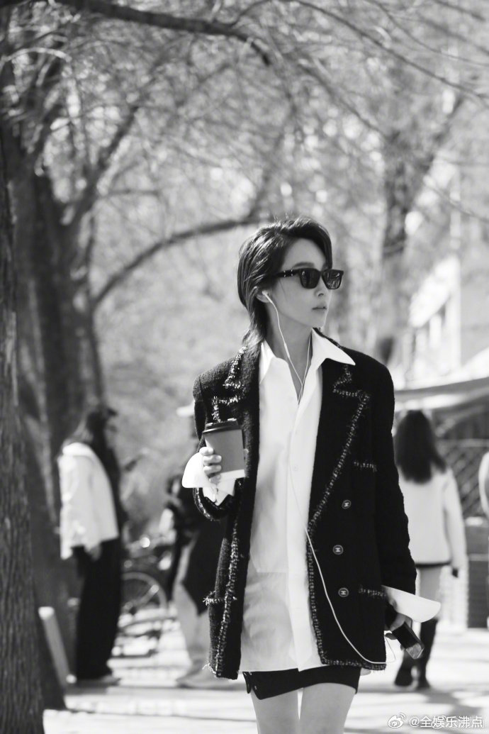 谢楠让谢娜回去主持连续主持四小时依旧状态在线，太敬业了乘风2026