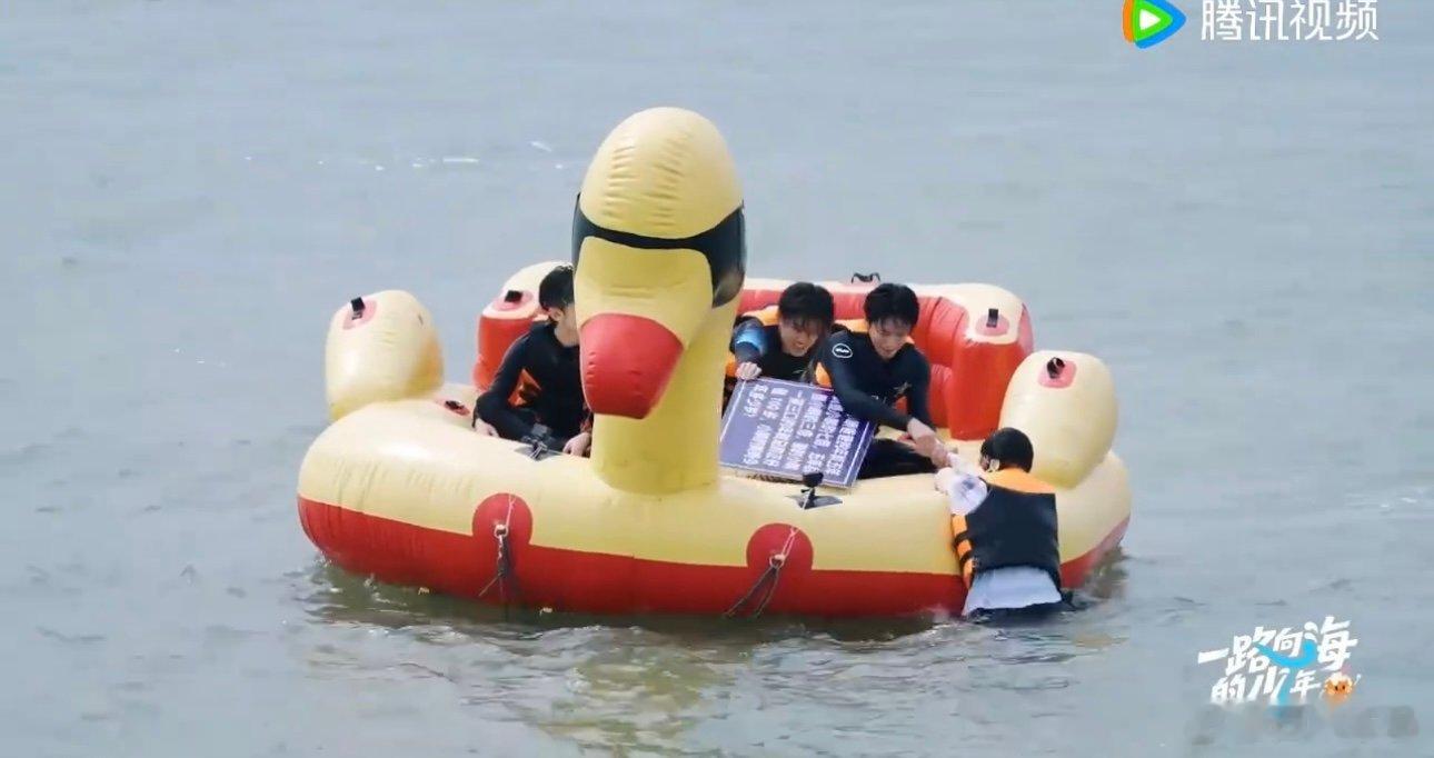 苏新皓抢走了题板苏新皓游到岸边一把抢走了题板哈哈哈哈哈哈哈苏新皓游到岸边一把抢走