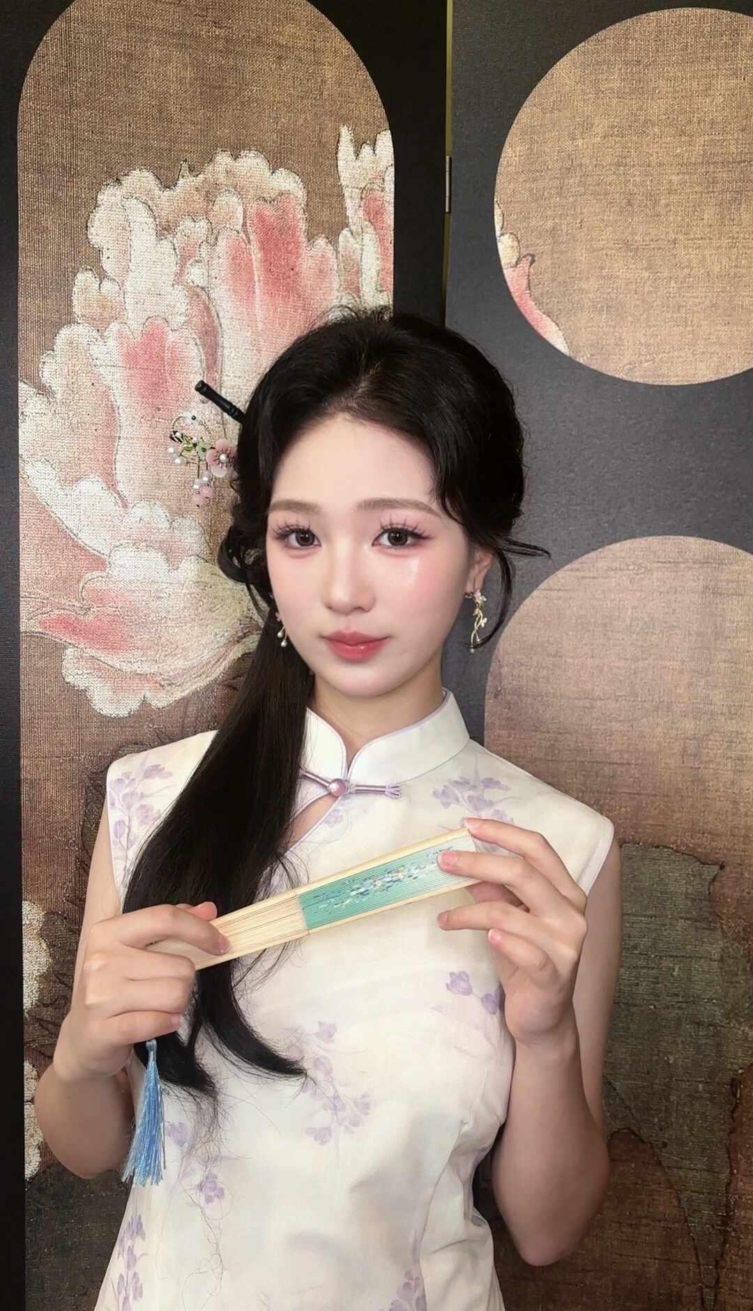 落花时节又逢君
剧场 @重生之关关在赤坎古镇化妆 这个姐姐化的，巨牛！