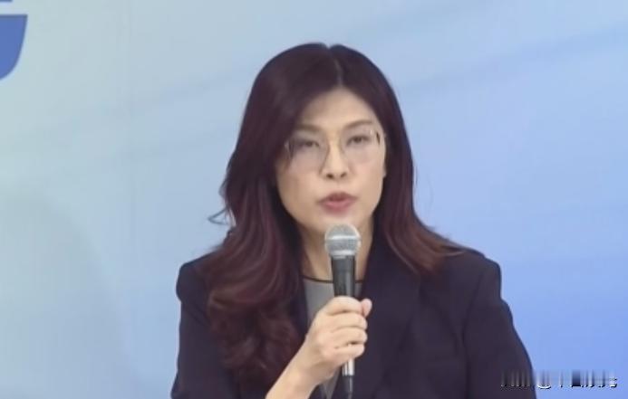 两千多万台湾人，当下最勇敢的政治人物不是邱毅，不是洪秀柱，也不是郁慕明、高安国，