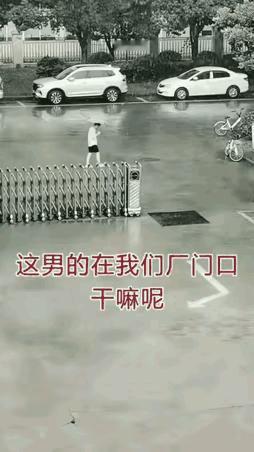 社会就这样，慕强是女人的本性，所以我只能说小伙子认清现实吧，那不是你的菜，赶紧想