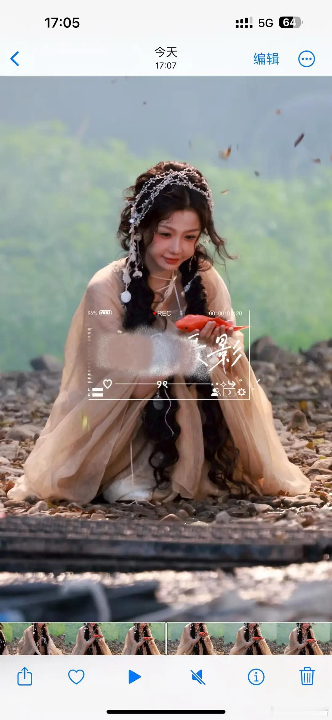 虞书欣这妆造是不是有点难平？ 