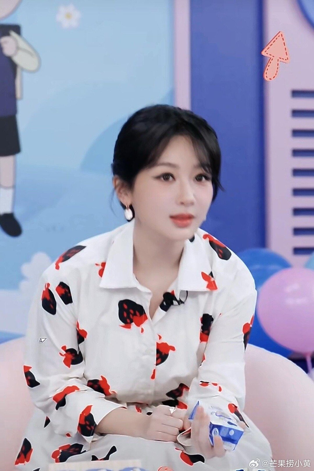 #杨紫工作室#非粉都觉得离谱……显得好肿……全靠杨紫的脸在撑…… ​​​
