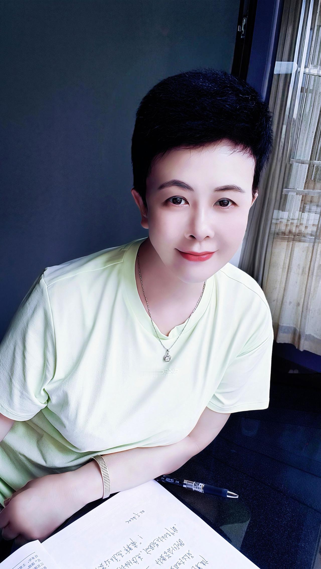 从清晨书桌前的沉淀，到傍晚餐桌上的热气腾腾。🍲
看了书，想了事，也好好犒劳了自