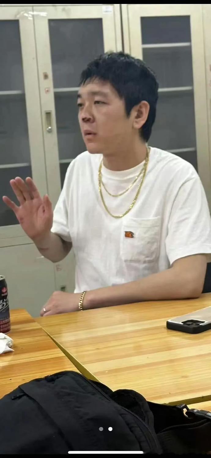 张曼乐都是哥们张曼乐说没事儿都是哥们儿 面对被打传闻，张曼乐笑称 “没事儿都是哥