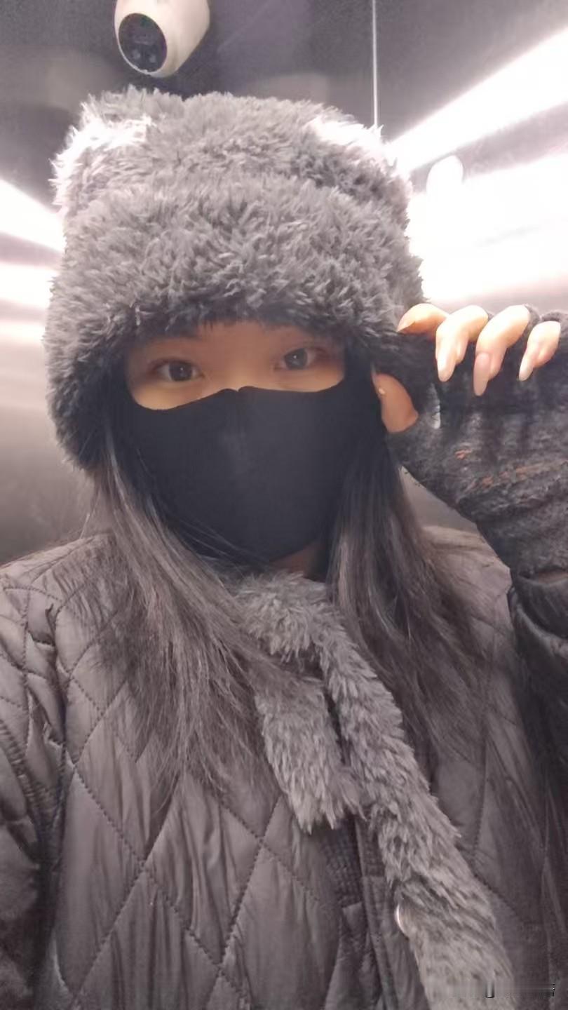 今日冬至，奉上我们北方最经典版本的数九歌：
       一九二九不出手，
  