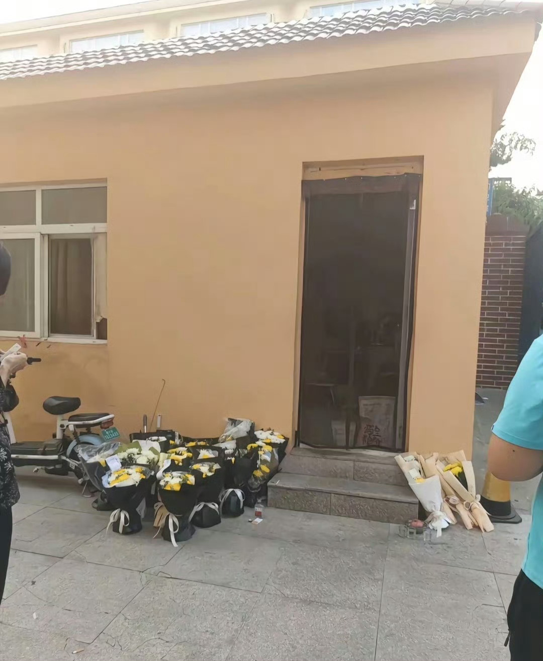 青岛大学凌晨发情况说明其态度是敷衍了事的，其行动还半夜发声明[思考][思考]该学