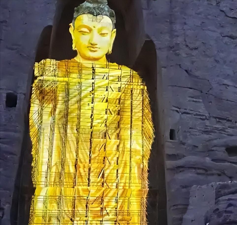 2001年，塔利班不顾全世界的谴责，炸毁了建于公元三世纪的阿富汗巴米扬大佛，20